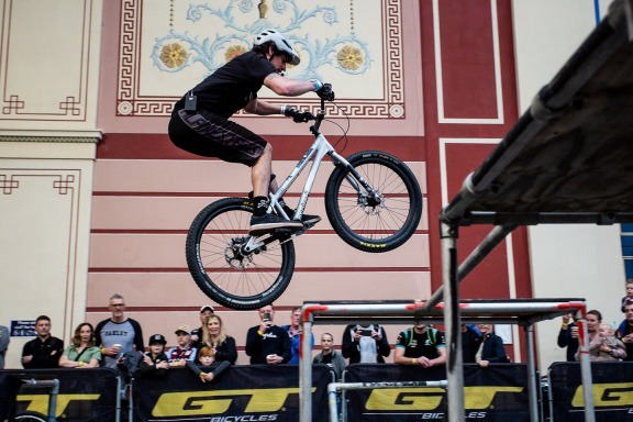 The Cycle Show, THE CYCLE SHOW