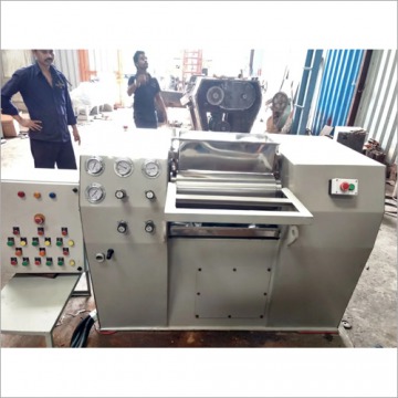 Triple Roll Mill Machine